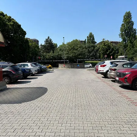 Elegante Via Milano - Free Parking Болонья